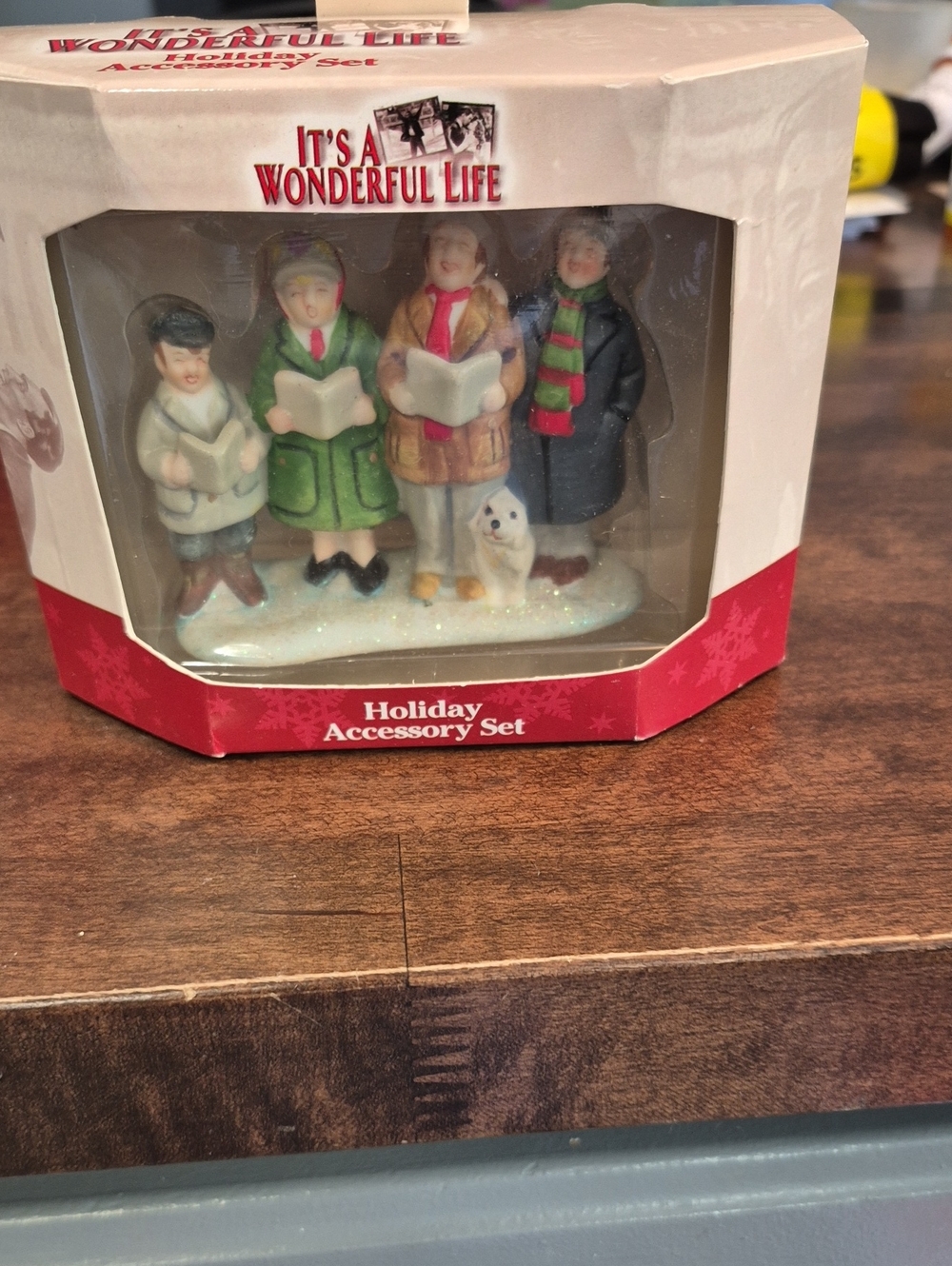 - Multicolor Carolers